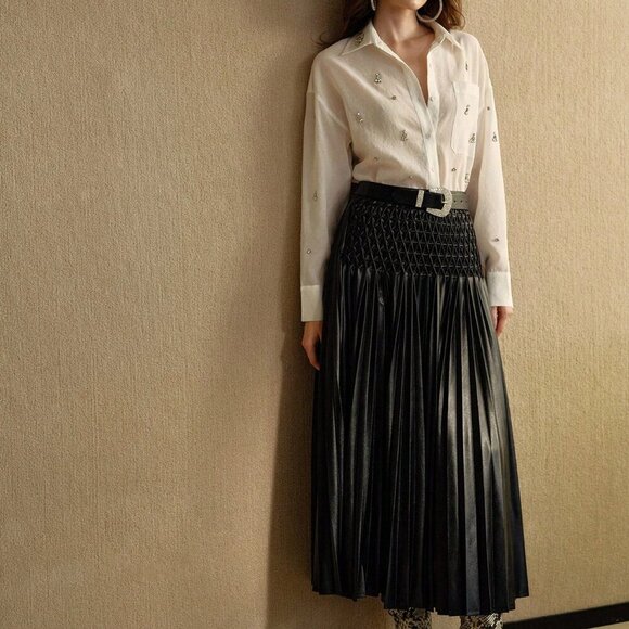 Black Elegant Women's Textured faux leather Pleated Skirt - Picture 7 of 7